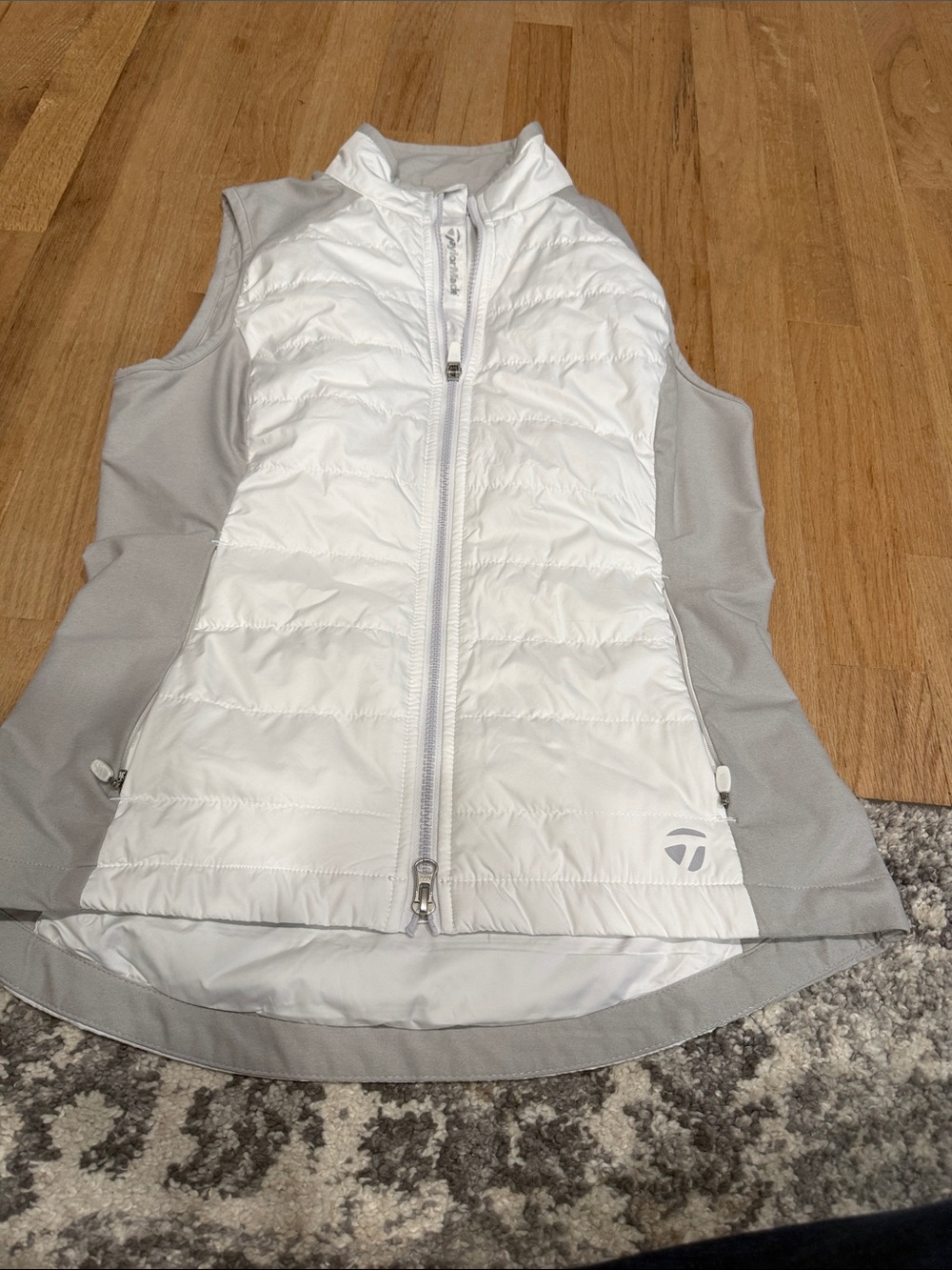 TaylorMade White and Light Gray Quilted Golf Vest